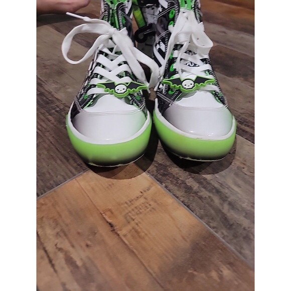 BEETLEJUICE - SIZE: 6 - Women's High-Top Sneakers W/Cushioned Insoles! - NEW! - Picture 4 of 12
